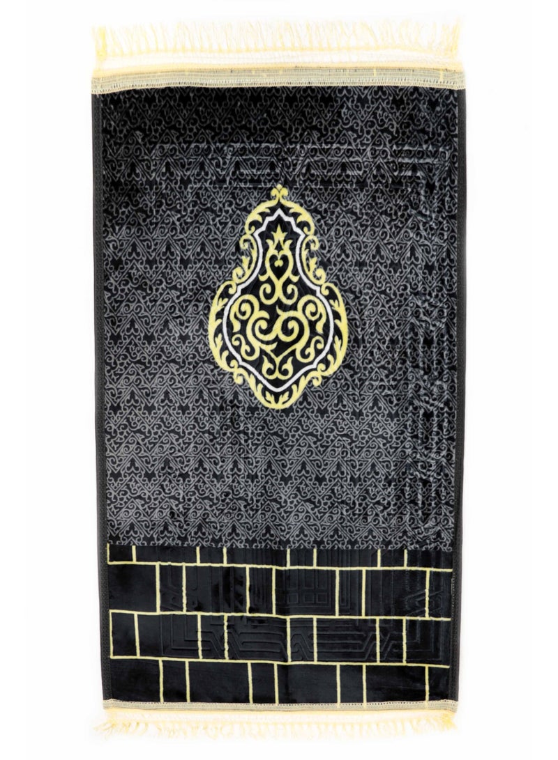 سجادتي باكج 1+1 سجادة صلاة الكعبة ،تصميم مستوحى من الكعبة المشرفة، ناعمة ومريحة للاستخدام اليومي في المنزل والمسجد، خفيفة وسهلة الحمل مثالي لهدايا رمضان والعيد، مقاس 70×110 سم، باللون الأسود - Image 3